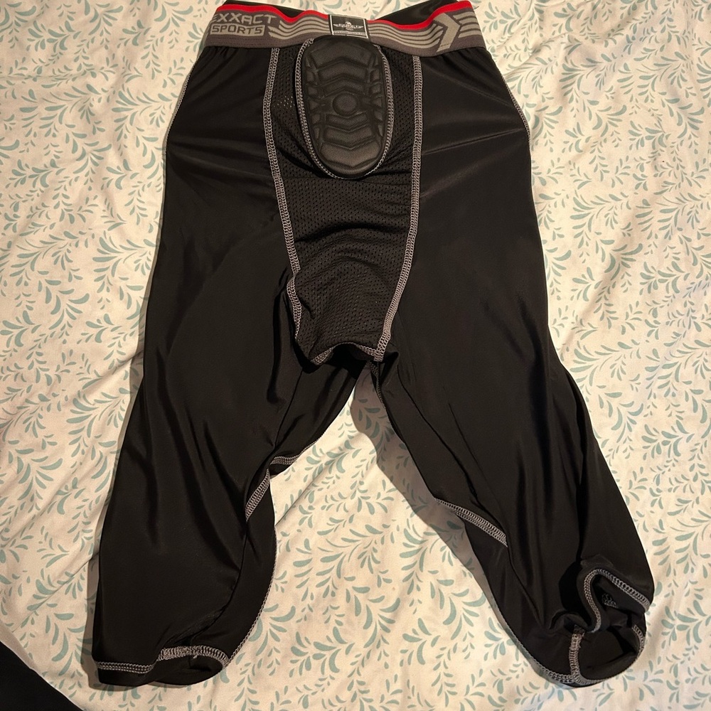NWT men’s xl black football 7 pad gurdle